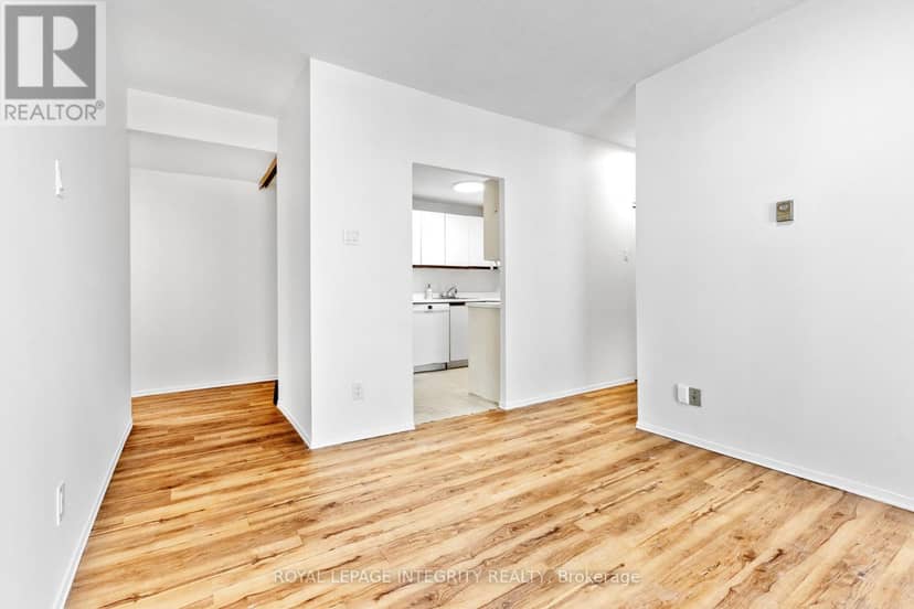2001 - 475 Laurier Avenue W — photo 11 of 23