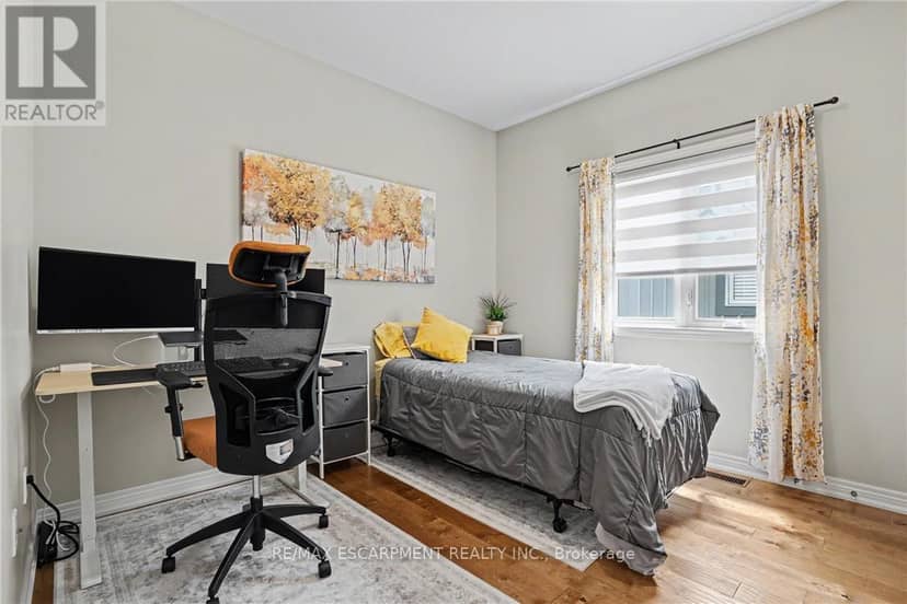 12 Silverwood Avenue — photo 13 of 40