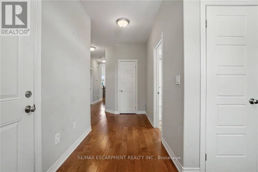 12 Silverwood Avenue, Welland, photo 5