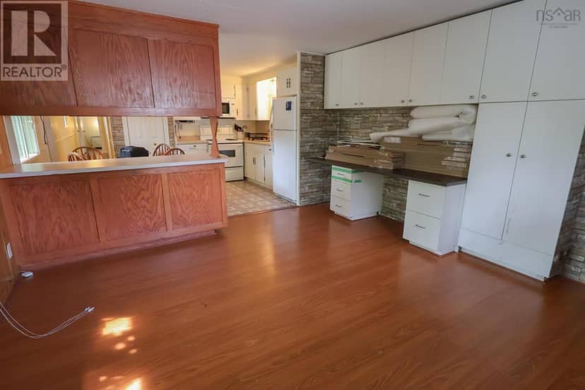 231 Seasons Drive — photo 10 of 22