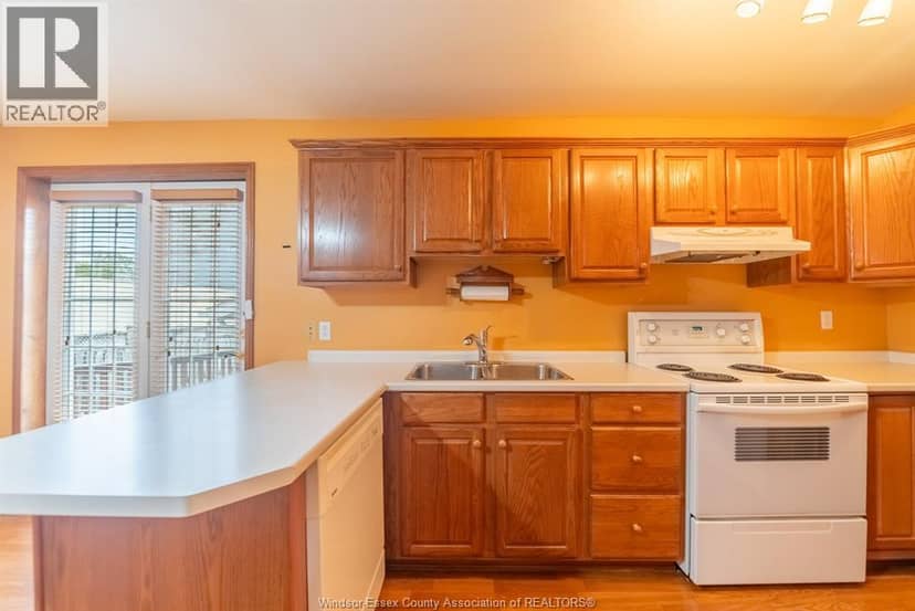 12353 TECUMSEH ROAD East — photo 14 of 40