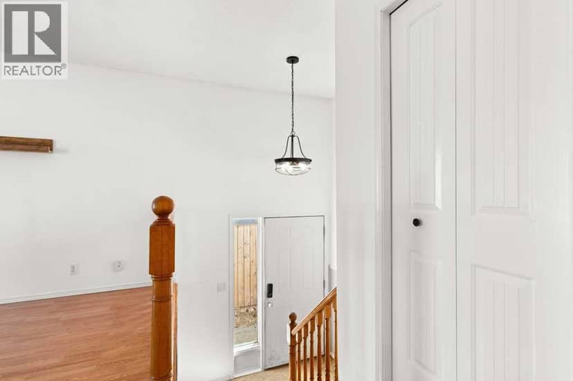 33 Eggleton Street, Red Deer, photo 4
