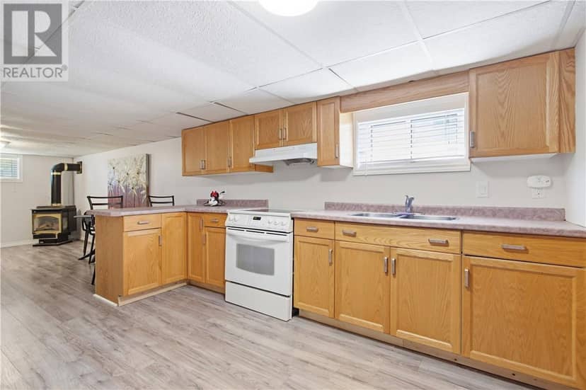 547 Alexander Street — photo 16 of 28