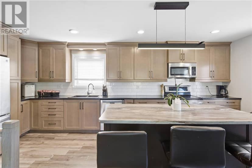 547 Alexander Street — photo 6 of 28