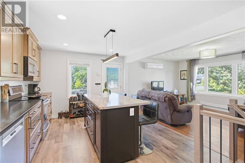 547 Alexander Street — photo 7 of 28