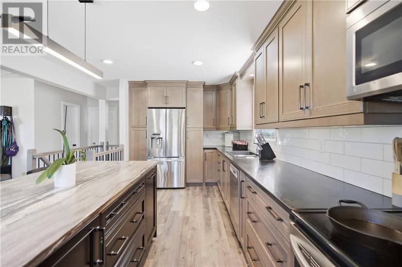 547 Alexander Street — photo 8 of 28
