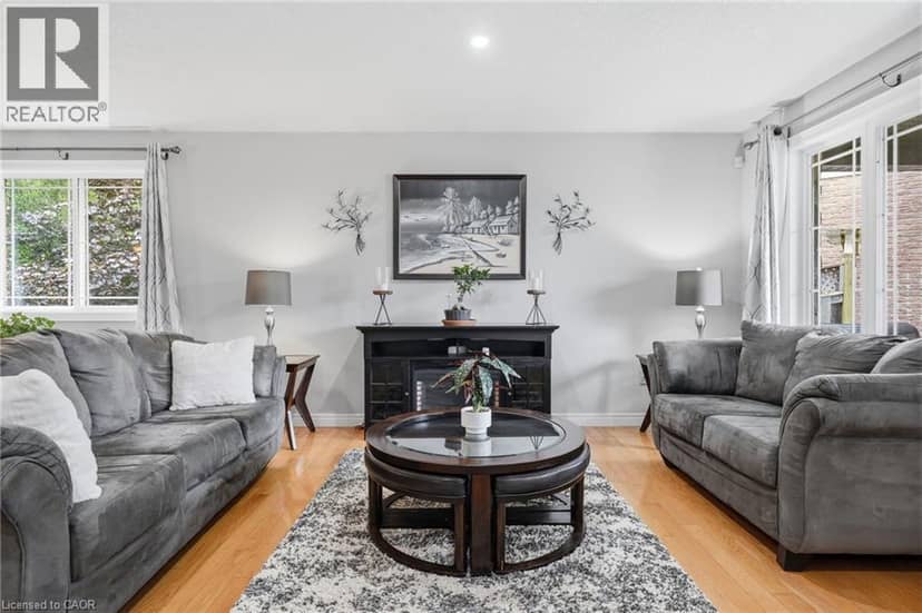 125 LANGLAW Drive, Cambridge, photo 4