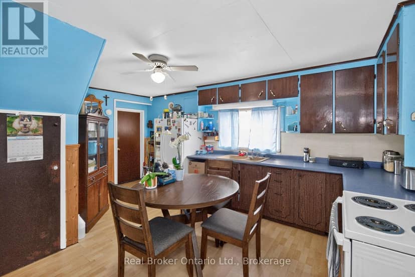 137 Fourth Street, Midland, photo 3