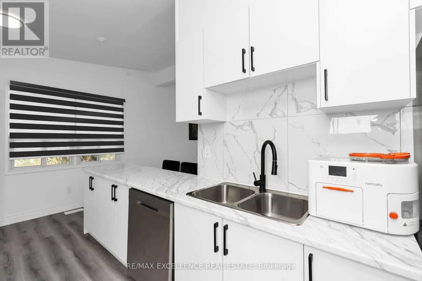 8951 Mississauga Road — photo 14 of 34