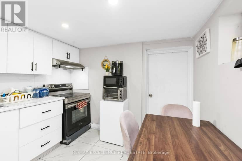 8951 Mississauga Road — photo 31 of 34