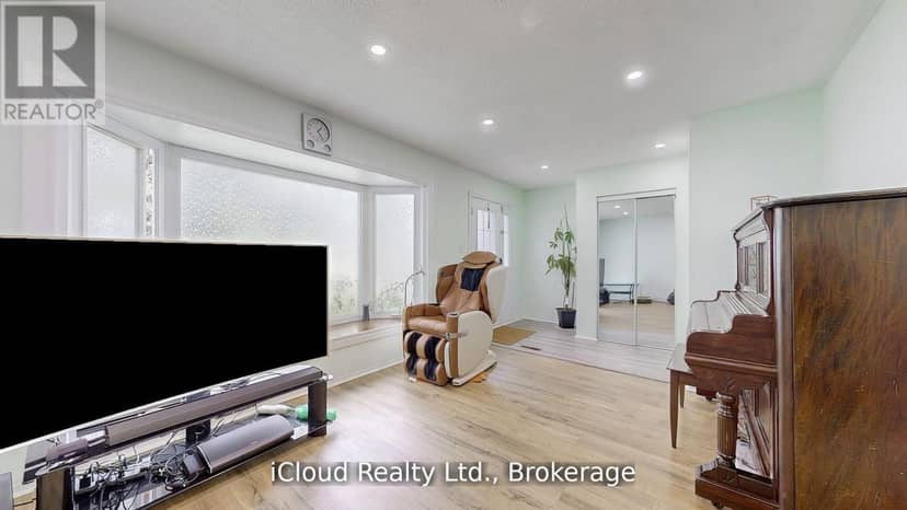 19 Flamingo Crescent — photo 4 of 28