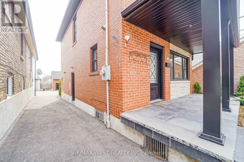 11 Helen Avenue — photo 12 of 12
