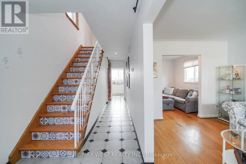 11 Helen Avenue, Toronto, photo 2