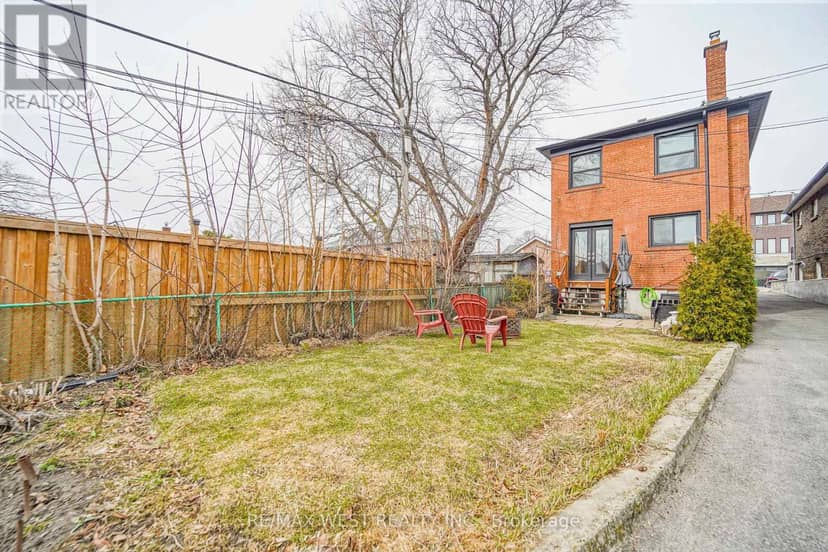 11 Helen Avenue — photo 9 of 12