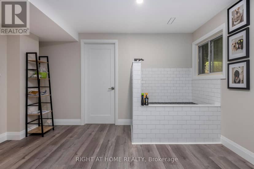 11 Woodland Crescent — photo 30 of 40