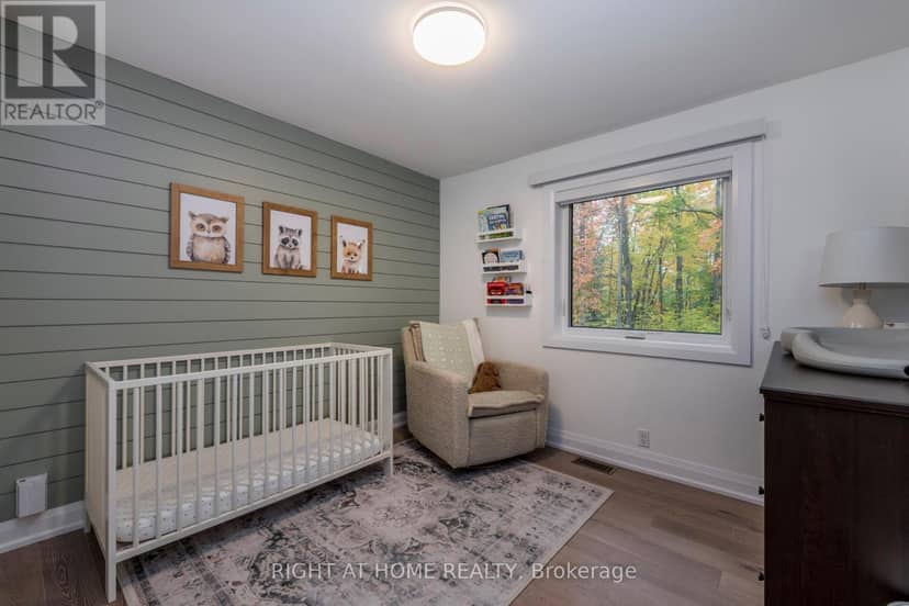 11 Woodland Crescent — photo 18 of 40
