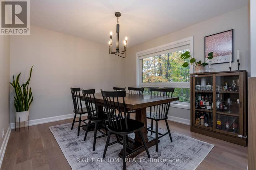 11 Woodland Crescent — photo 7 of 40