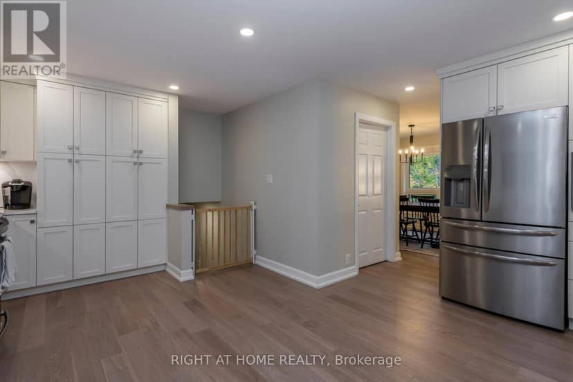 11 Woodland Crescent — photo 13 of 40