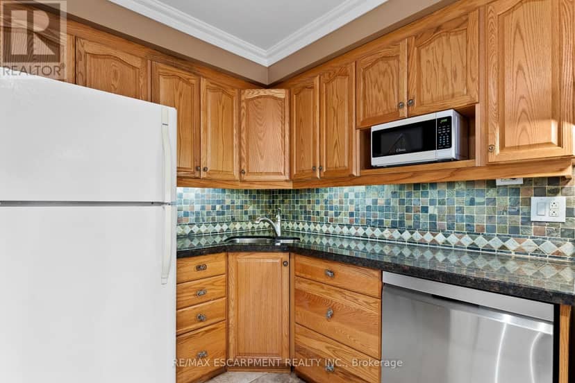 16 - 79 Braeheid Avenue — photo 10 of 35