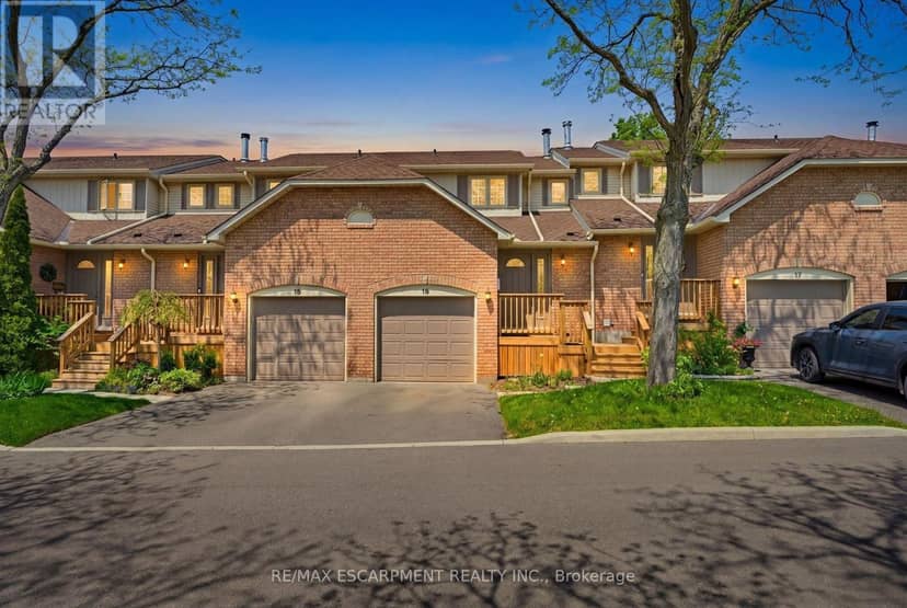16 - 79 Braeheid Avenue — photo 3 of 35