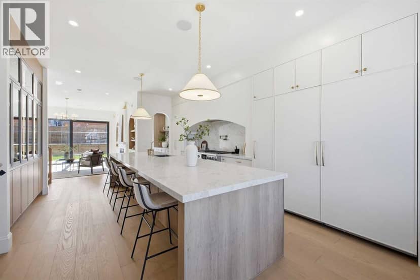 2023 27 Avenue SW — photo 9 of 40