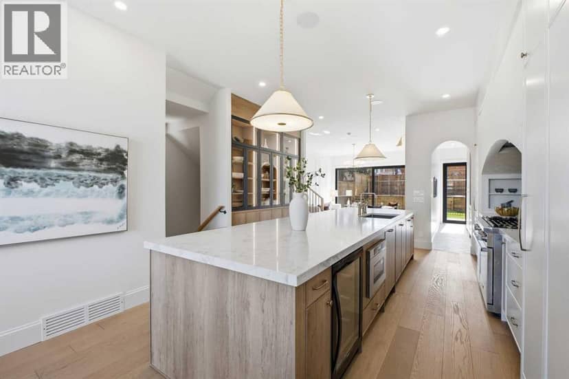 2023 27 Avenue SW — photo 13 of 40