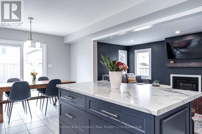 40 Robertson Drive — photo 11 of 40