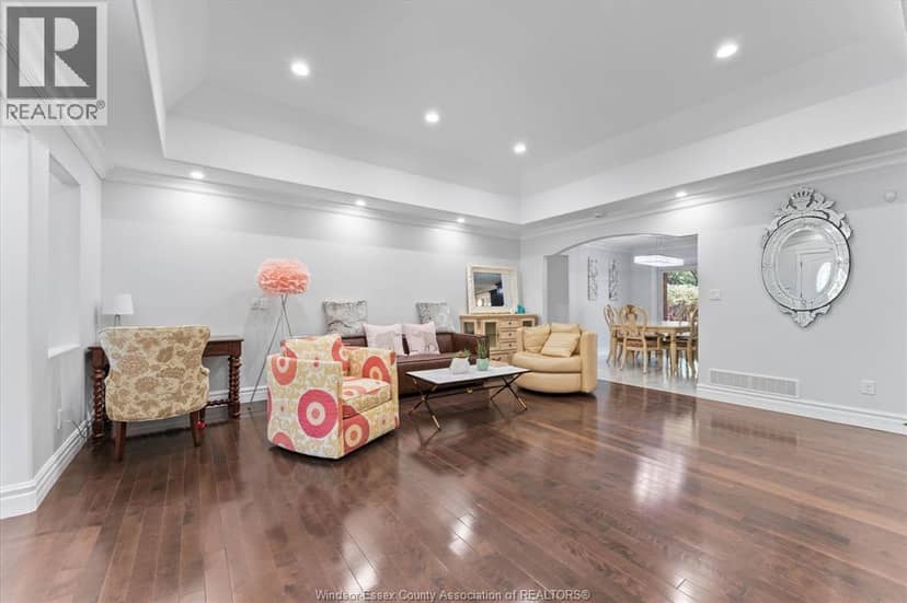 1055 ROSELAND DRIVE South — photo 5 of 40