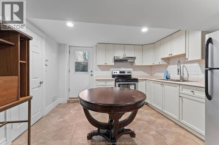 1055 ROSELAND DRIVE South — photo 32 of 40