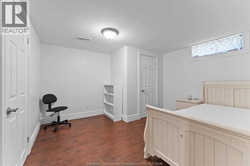 1055 ROSELAND DRIVE South — photo 33 of 40