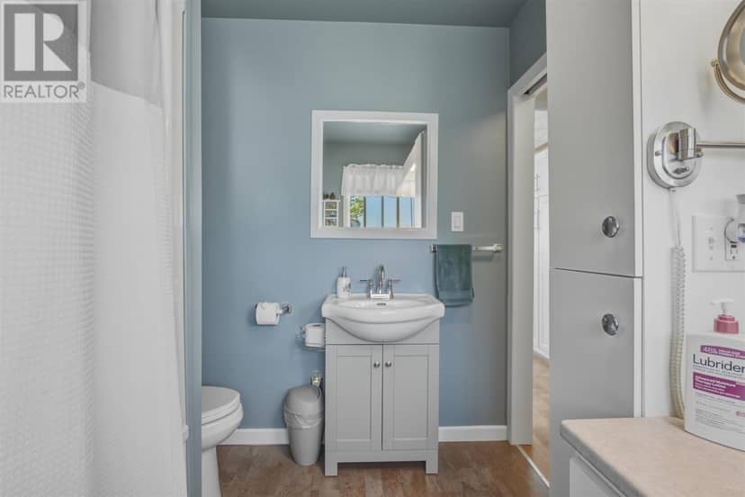 260 Mississagua AVE — photo 14 of 32