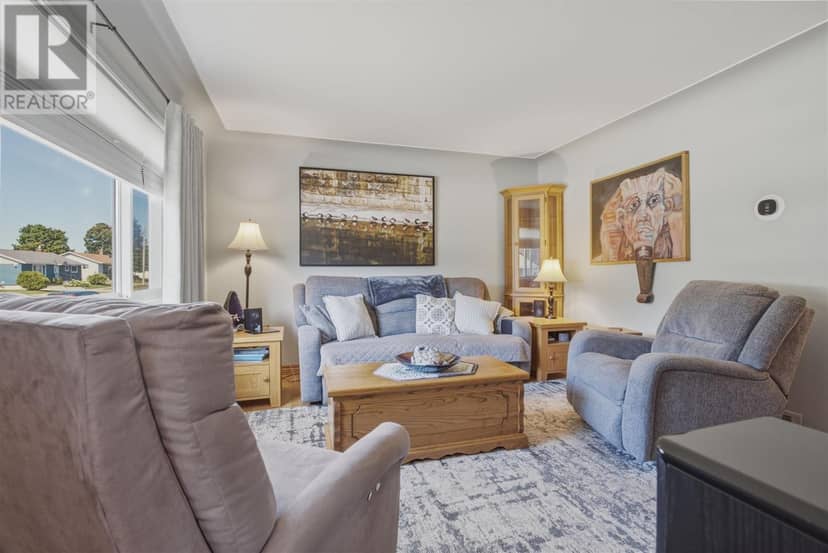 260 Mississagua AVE — photo 4 of 32