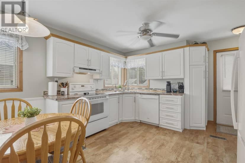 260 Mississagua AVE — photo 7 of 32