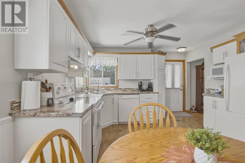 260 Mississagua AVE — photo 8 of 32