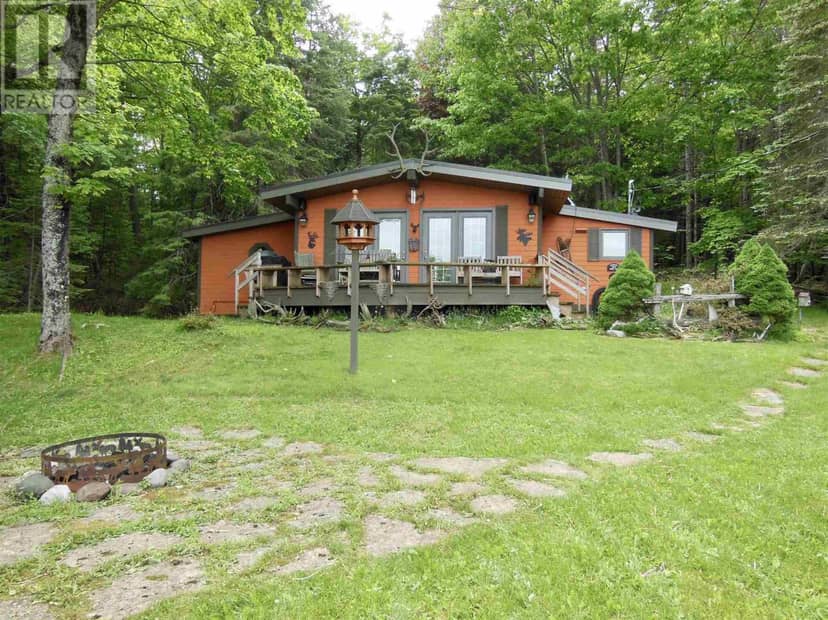1943 V Line RD, St. Joseph Island, photo 2
