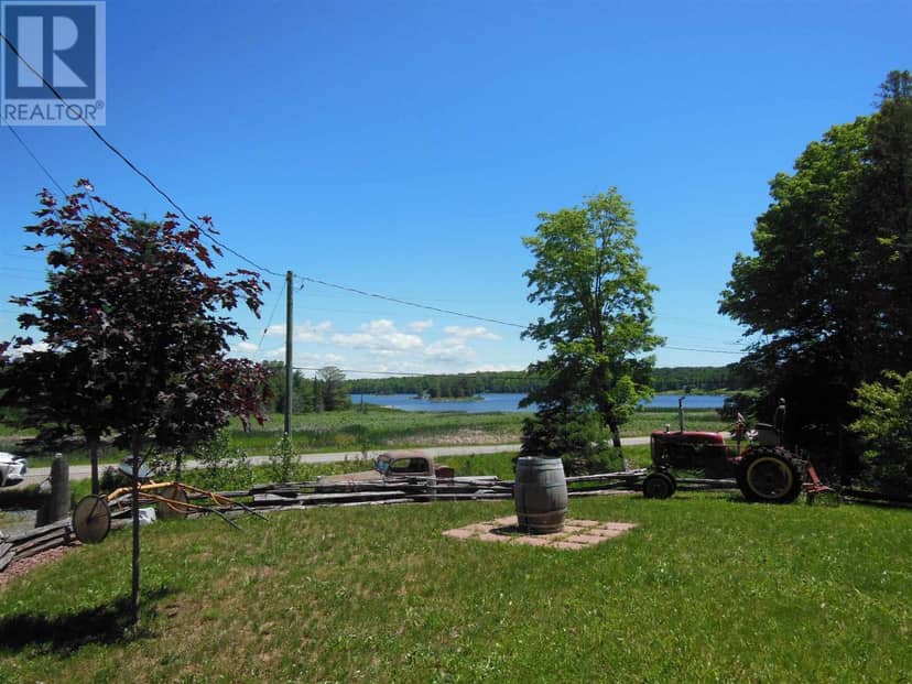 1943 V Line RD, St. Joseph Island, photo 6