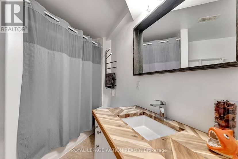 212 - 111 Grey Street — photo 13 of 25