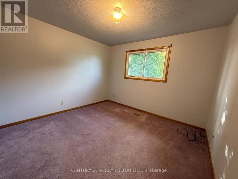 24 Southwood Crescent — photo 11 of 23