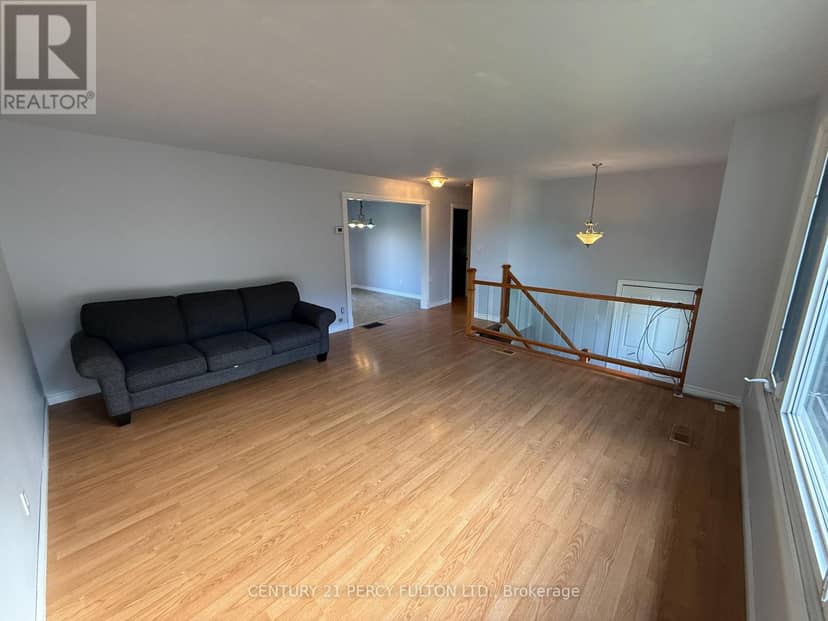 24 Southwood Crescent — photo 3 of 23