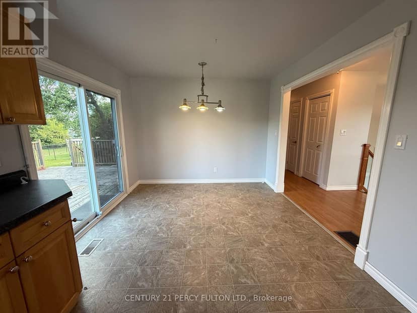 24 Southwood Crescent — photo 7 of 23
