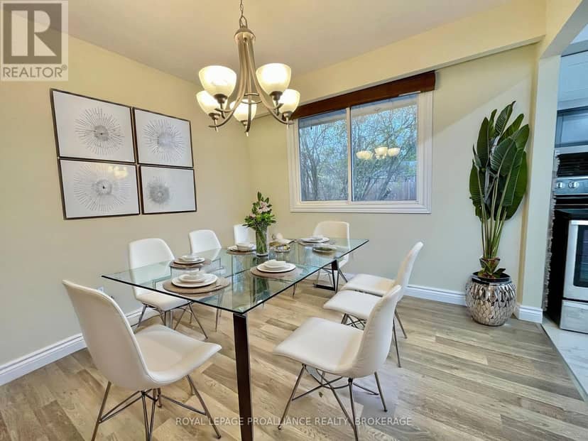 271 Chelsea Road — photo 7 of 31