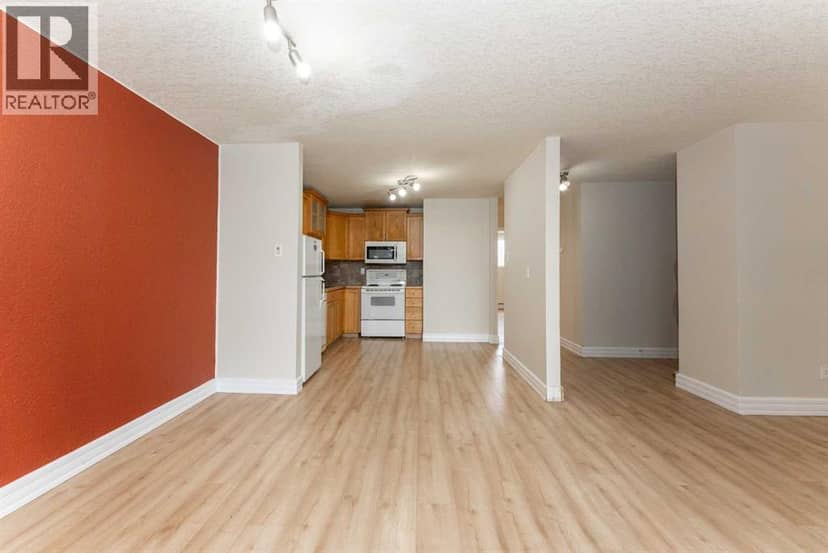 3, 218 Mayor Magrath Drive N — photo 11 of 23