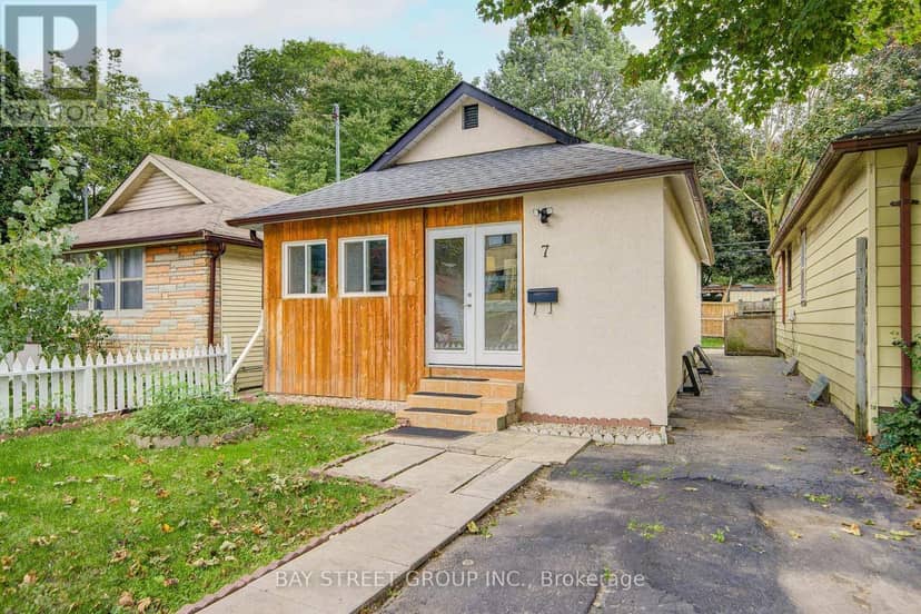 7 Emmott Avenue, Toronto