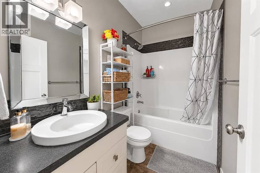 3903 49 Avenue — photo 16 of 35