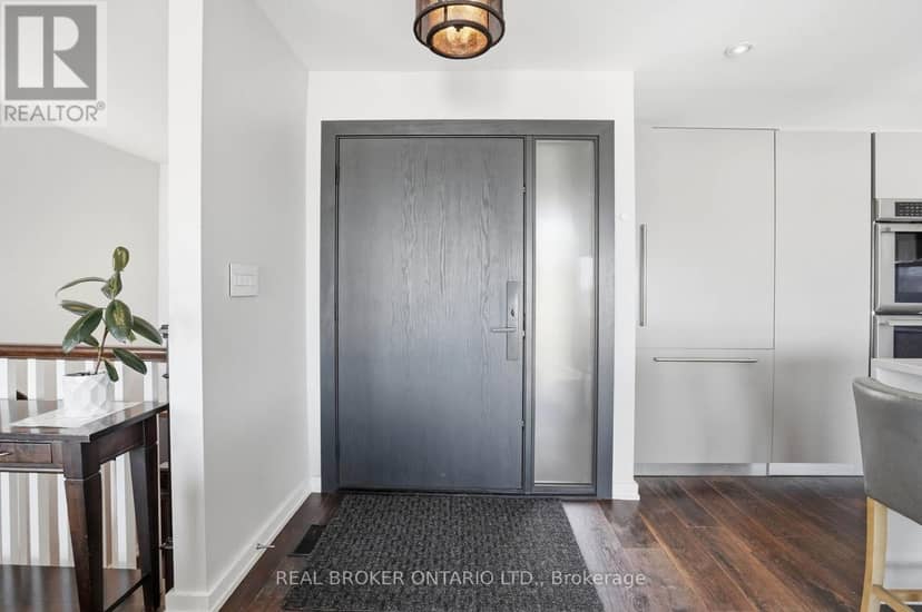 868 Danforth Place, Burlington, photo 5