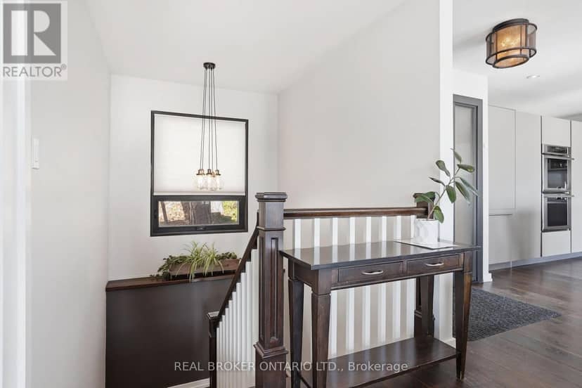 868 Danforth Place, Burlington, photo 8