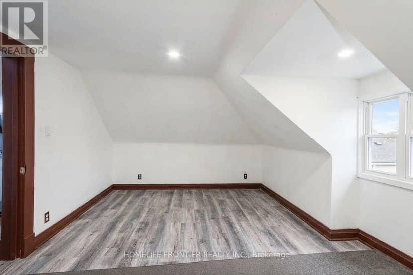 643 2nd Avenue E — photo 23 of 40