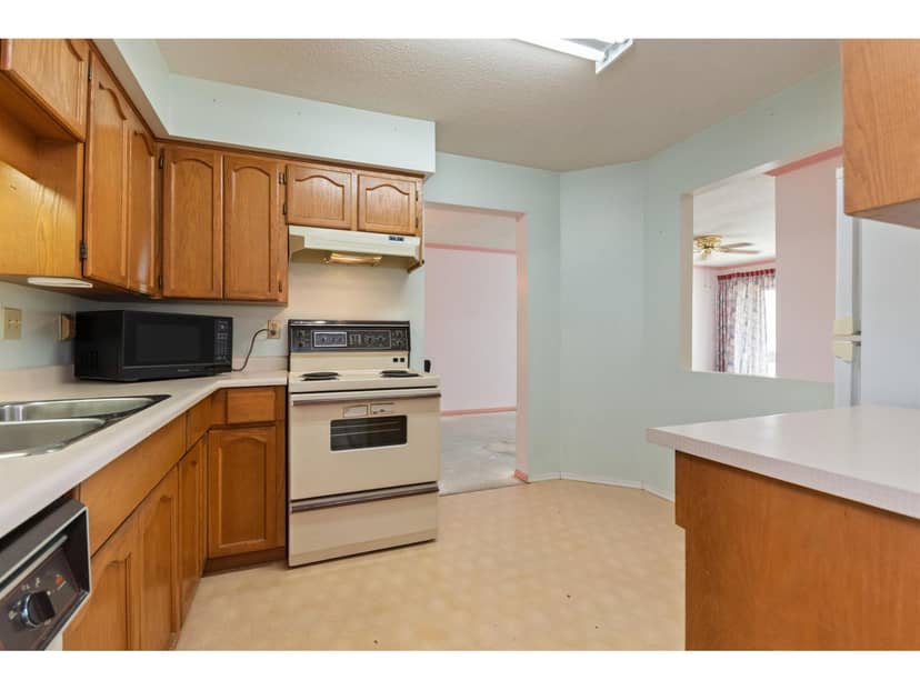 202 8725 ELM DRIVE, Chilliwack Proper South, Chilliwack