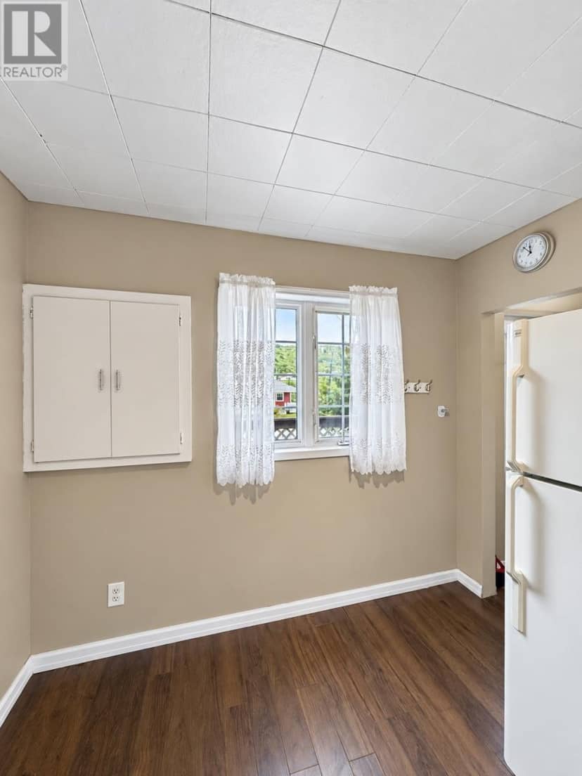 73 Beach Avenue — photo 10 of 17
