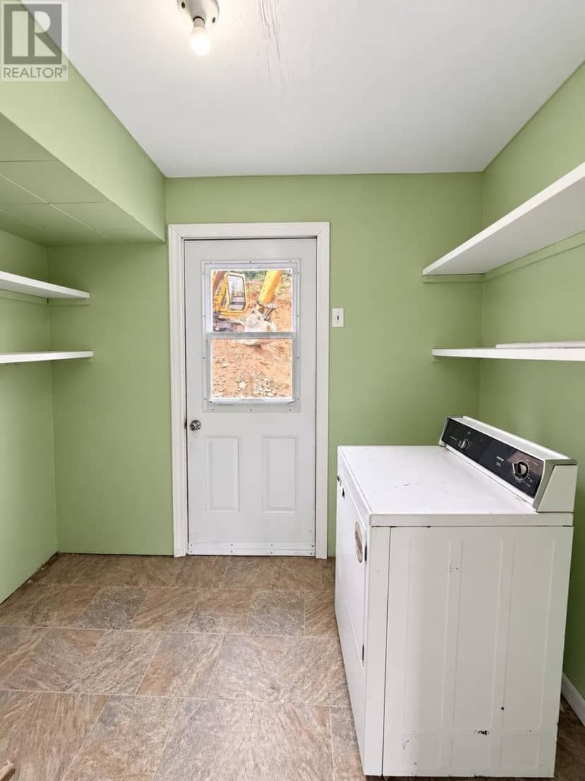 73 Beach Avenue — photo 11 of 17